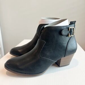 COPY - Women’s APT. 9 Apindieblack low heel bootie size 7 black